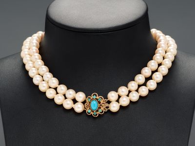 a three strand pearl necklace with turquoise and gold clasp