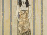 tableau représentant une femme en robe dorée debout devant un mur rayé