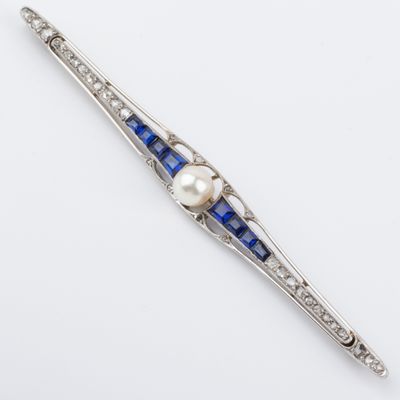 Broche barrette diamants taille rose, pierres bleues calibré…