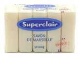 des pains de savon portant une étiquette bleue sur le dessus