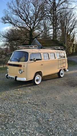 Véhicule particulier Volkswagen Combi, immatriculée GA-301-CB, 1è...