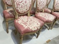 Série de six chaises en bois mouluré et laqué blanc, le doss… (photo 3)