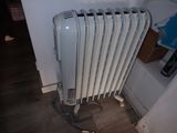 a radiator that is sitting on the floor next to a wall