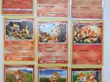 gros plan d'un paquet de cartes pokemon sur une table