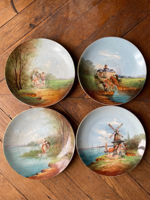 Allemagne Suite de quatre assiettes décoratives en porcelain…