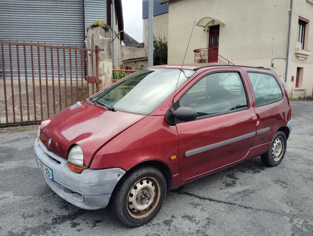 Véhicule particulier RENAULT Twingo immatriculée CA-355-XB, 1ère ...