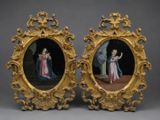 deux tableaux encadrés représentant une femme et un enfant, dans un cadre doré