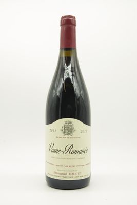 une bouteille de vin posée sur une table