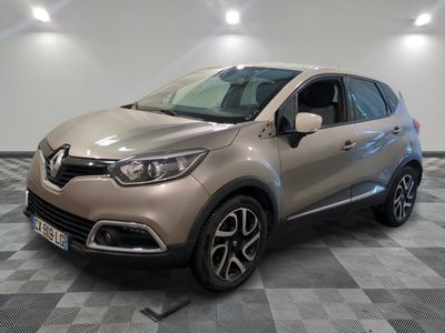 Le nouveau SUV Renault Kad est garé dans un showroom