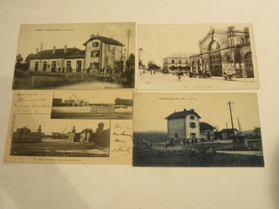 trois vieilles cartes postales représentant des bâtiments anciens et des passants dans la rue