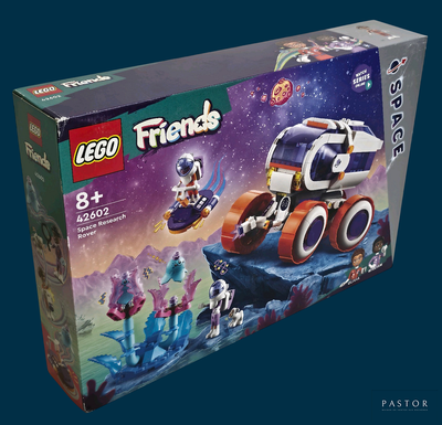 une boîte contenant un ensemble Lego Friends avec un véhicule spatial à l'intérieur
