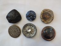 Un lot de boutons fantaisie, principalement de mode, de tout… (photo 4)