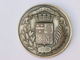 l'image d'une pièce d'argent sur laquelle figure une couronne