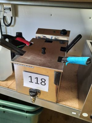 une photo d'une machine posée sur un comptoir