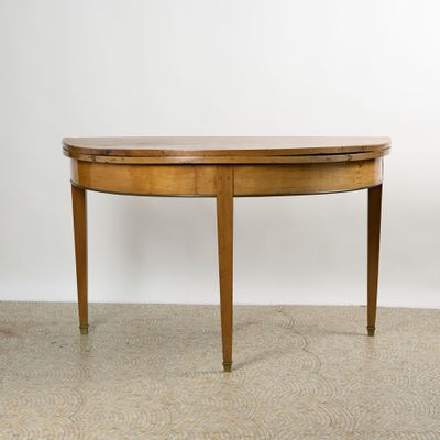 Table demi-lune en merisier formant table ronde. Pieds gaine…