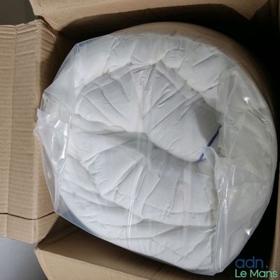 une boîte contenant un rouleau de papier toilette