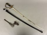 une image représentant une épée et un marteau sur un fond blanc