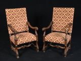 paire de fauteuils en chêne sculpté du XIXe siècle, avec accoudoirs rembourrés