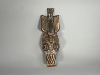 une image représentant une figurine en bois sur fond blanc