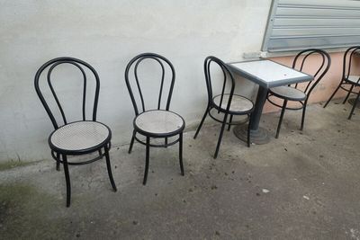 SUR DESIGNATION : Mobilier de terrasses comprenant :