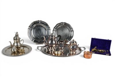 service à thé plaqué argent avec plateau, tasses et soucoupes