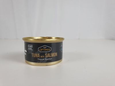 une boîte de thon et de saumon posée sur une surface blanche