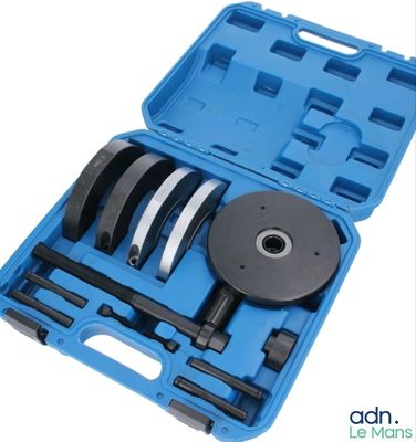 une image représentant un ensemble d'outils dans un coffret bleu