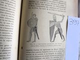 un livre ouvert avec la photo d'un homme et d'une femme