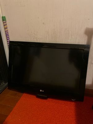 1 Ecran de télévision de marque LG modèle 32LG2100