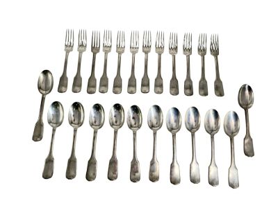 12 couverts de table en argent modèle gravé d'un monogramme. - Photo 1