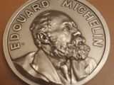 pièce d'argent sur laquelle figure le portrait d'un homme barbu