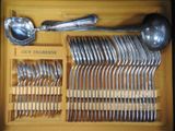 many spoons and spoon spoons in a wooden tray
