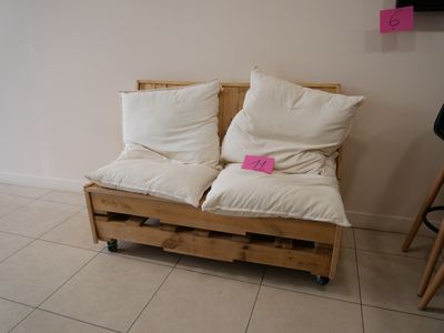 Banquette palette et tissu, en l'état