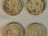Trois pièces de monnaie britanniques différentes sont représentées sur un fond blanc.
