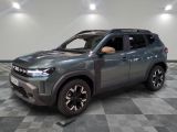 La nouvelle Toyota RAV 2021 est exposée dans un showroom