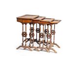 trois tables en bois dotées de poignées métalliques, sur un plan de travail blanc