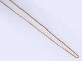 un collier en or auquel est attachée une chaîne