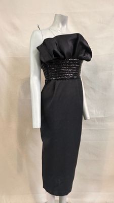 a mannequin dress with a black and white dress on a mannequin mannequin mannequin mannequin mannequin mannequin mann