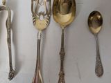 a lot of spoons and spoon spoons that are on the table