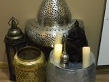 many candles that are sitting on a table