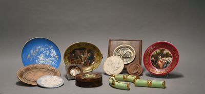 many different types of decorative plates and bowls on the table
