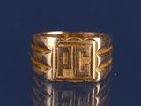 une image représentant une bague en or sur laquelle figure la lettre h