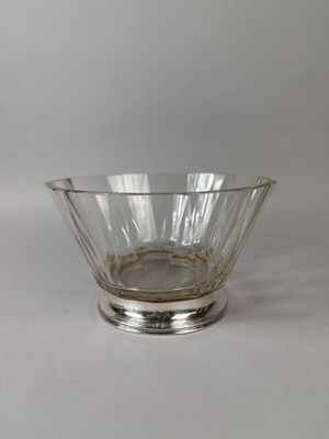 an image of a clear glass bowl with a silver base