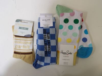 CHAUSSETTES FEMME - 3 paires - Taille 40/45 dont CHAUSSETTES…
