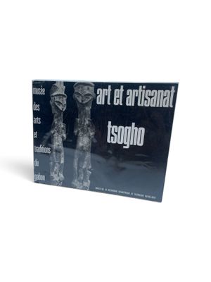 Le livre « L'art de l'artisanat Tegogoo » sur fond blanc