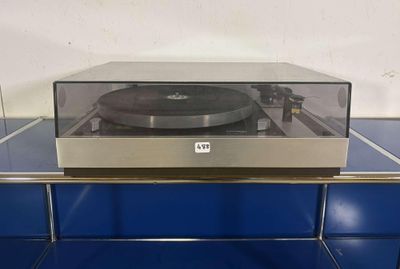 a record player sitting on top of a blue table