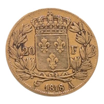 Gros plan sur une pièce d'or ornée d'une couronne