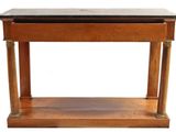 une photo d'une table en bois avec un plateau en marbre noir