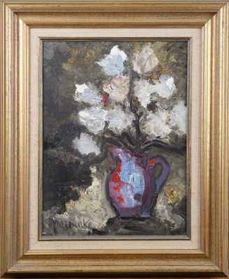 une peinture de fleurs dans un vase sur une table