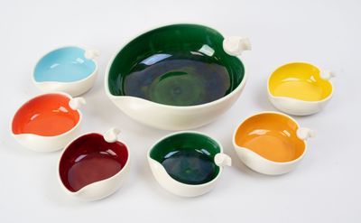 KERAMOS, Sèvres Partie de service de table en grès émaillé b…